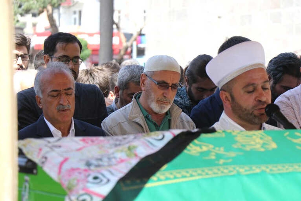 Rektör Yardımcısı Yatkın\'ın Eşi Nebahat Yatkın, Toprağa Verildi