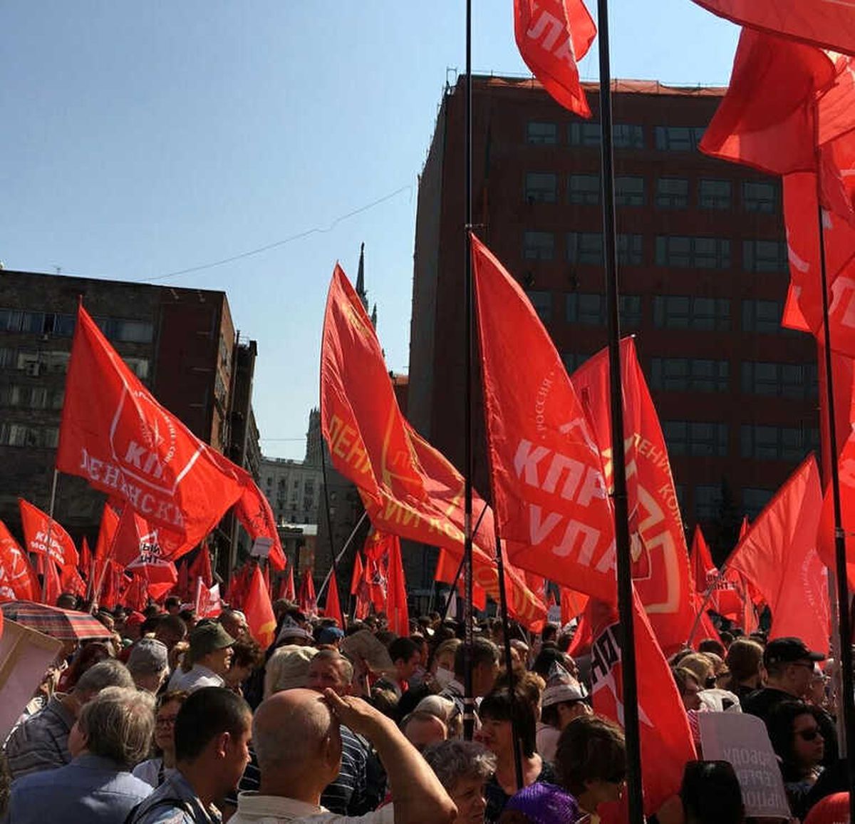 Rusya\'da Binlerce Kişi Emeklilik Reformunu Protesto Etti