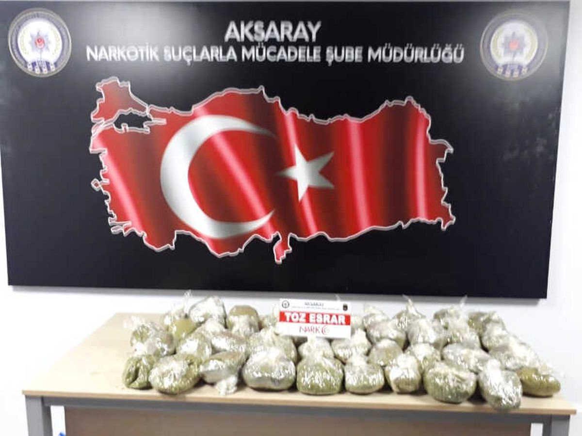 Sahte Askeri Kimlikle Uyuşturucu Kaçakçılığı Yaparken Yakalandı