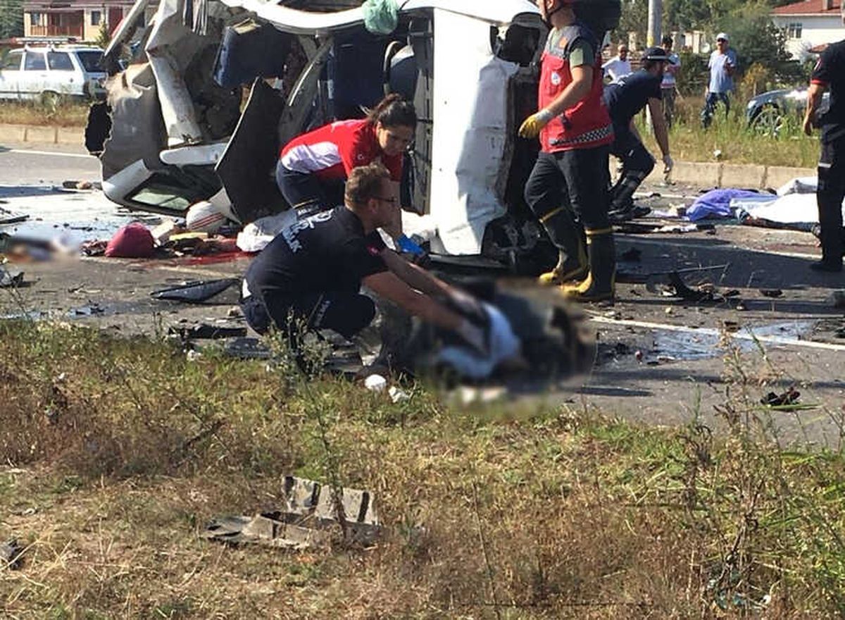 Sakarya\'da Trafik Kazası: 8 Ölü