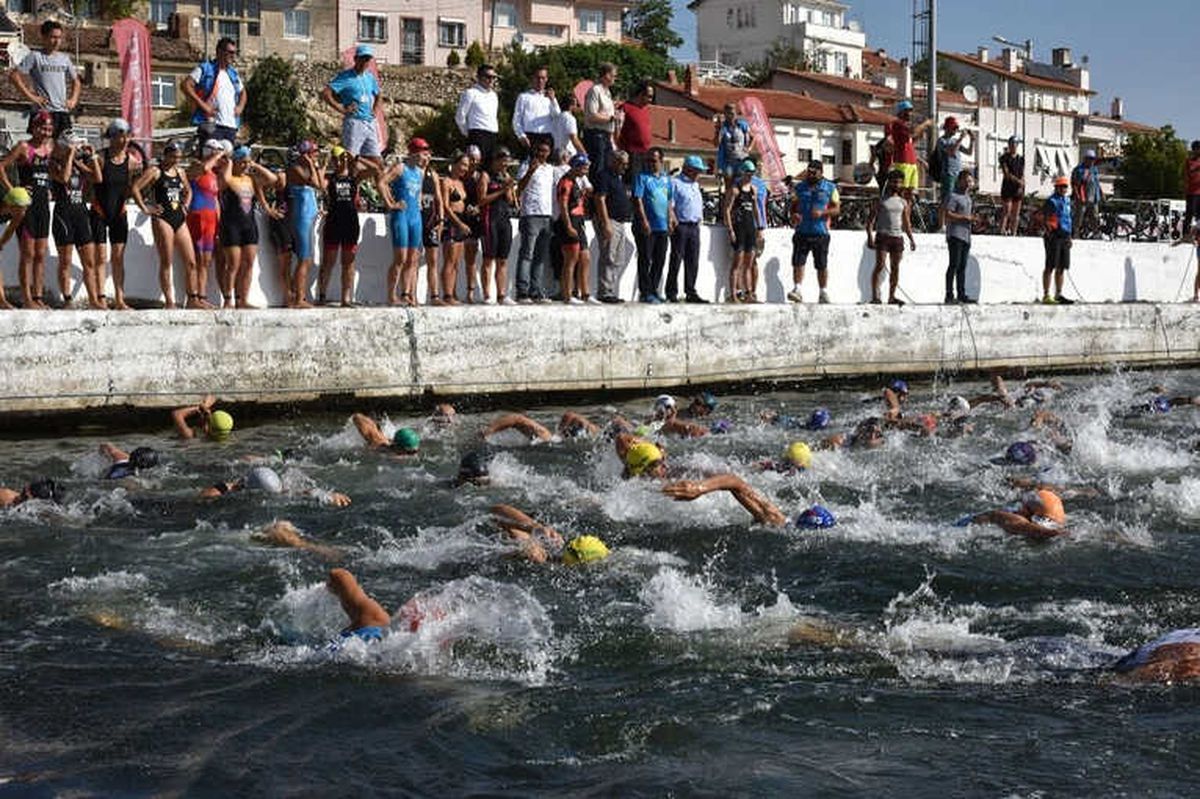 Sakin Şehir Eğirdir\'de Triatlon Heyecanı