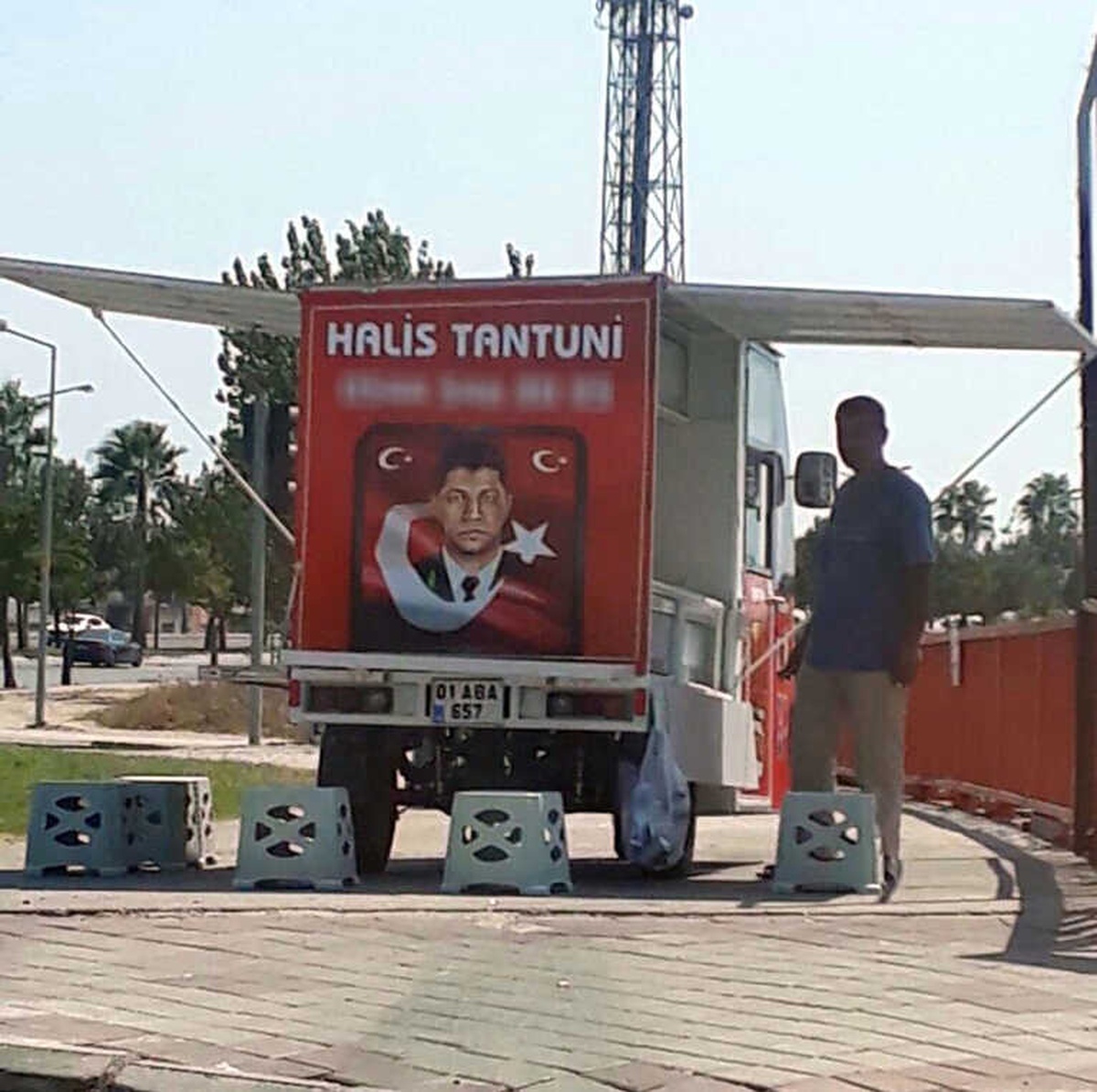 Şehit Halisdemir\'in Fotoğrafı ve Adıyla Tantuni Satan Kişi Tepki Çekti