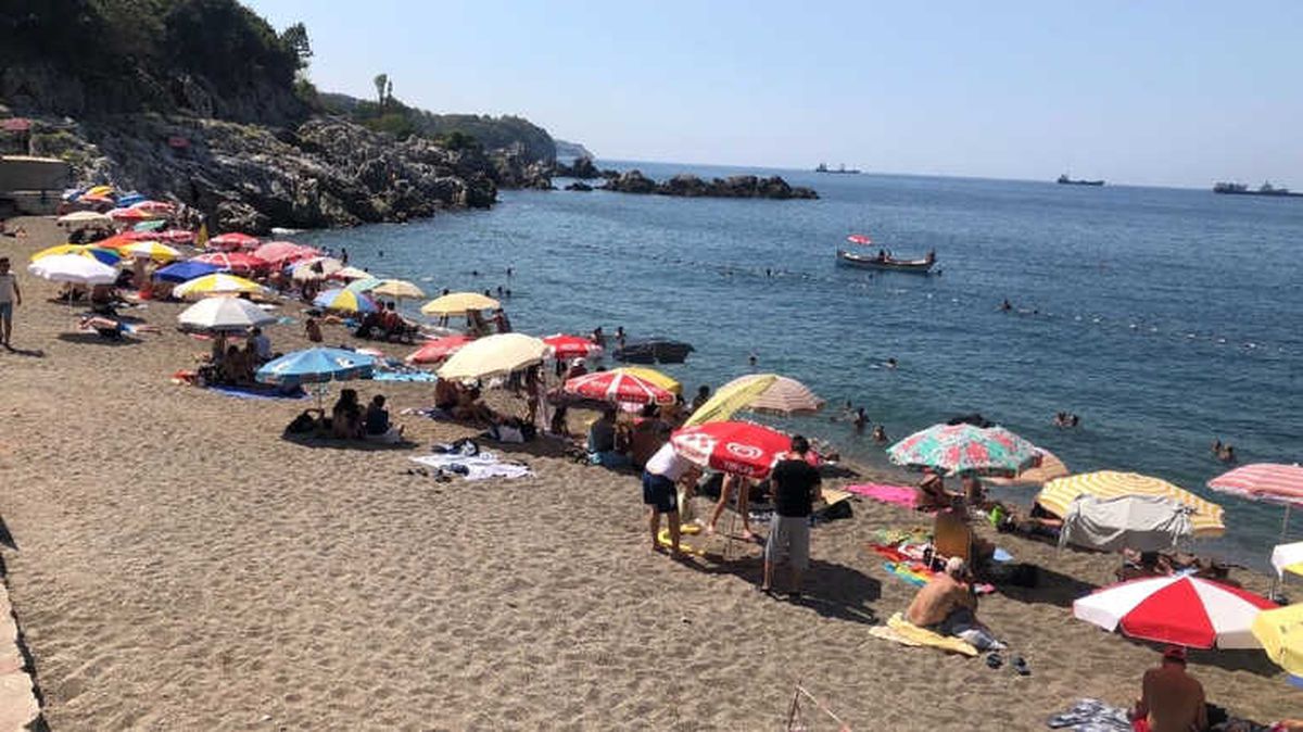 Sıcaktan Bunalan Vatandaşlar Plajlara Akın Etti