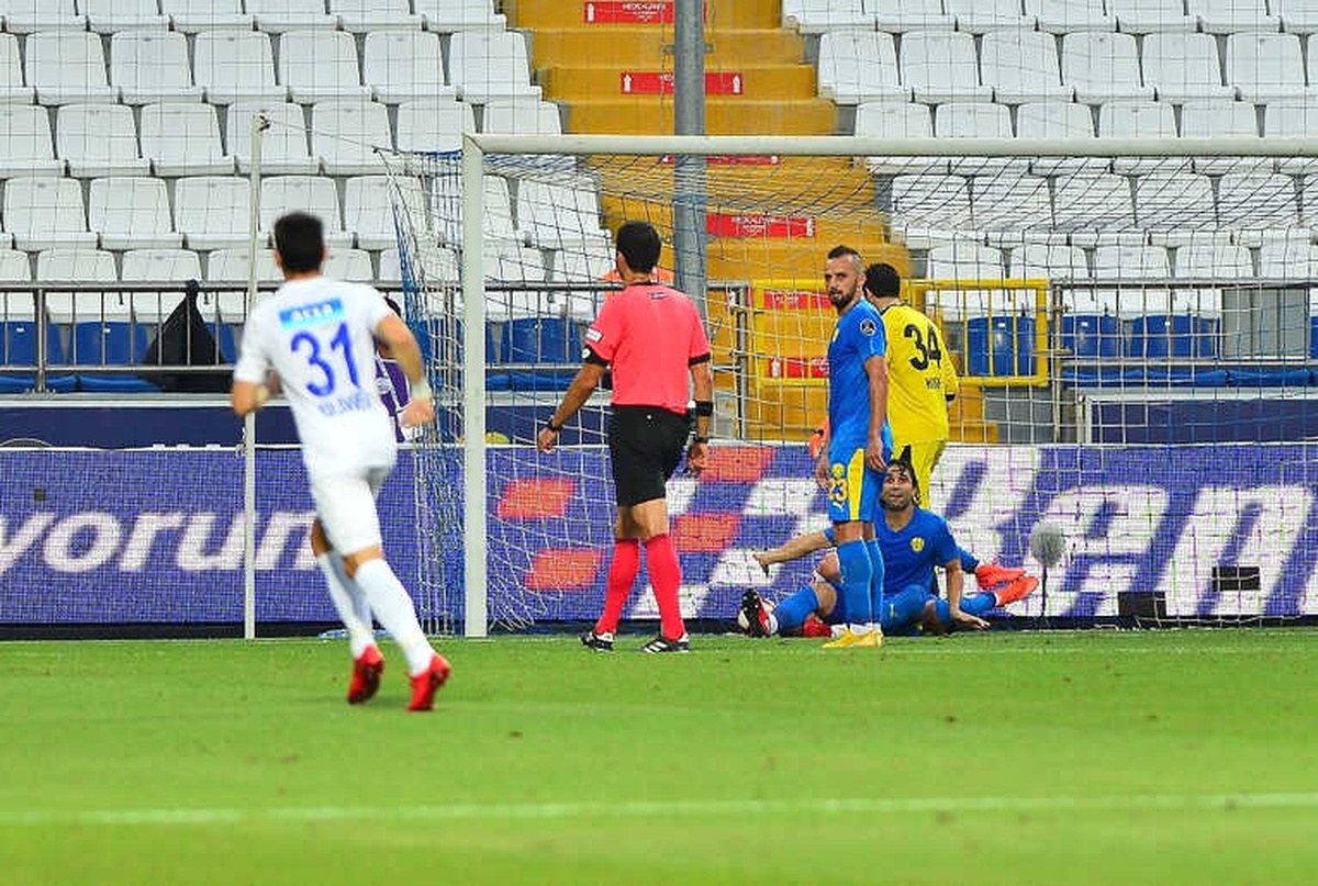 Spor Toto Süper Lig: Kasımpaşa: 1 - Mke Ankaragücü: 0 (İlk Yarı)