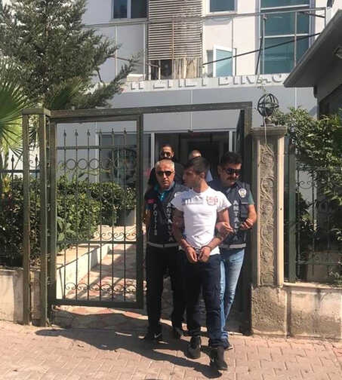 Antalya\'da Ev ve Motosiklet Hırsızları Yakalandı