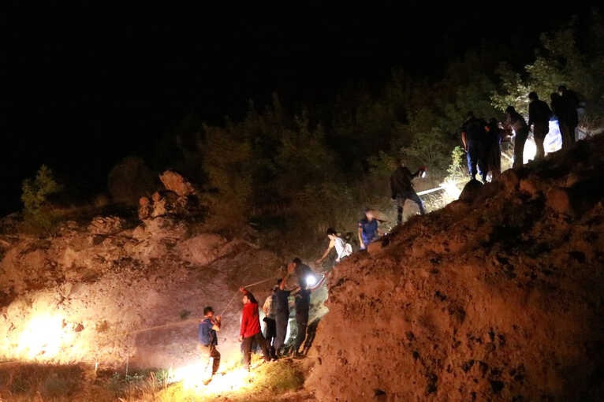 Bolu\'da, Uçurumda Mahsur Kalan Kadın 12 Saatte Kurtarılabildi