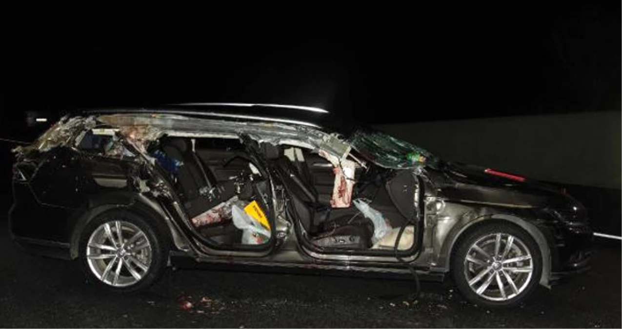 Çankırı\'da, Otomobil Kamyona Arkadan Çarptı: 2 Ölü, 4 Yaralı