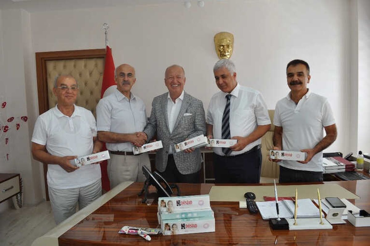 Dösiad\'tan İlkokul Öğrencilerine 10 Bin Adet Diş Fırçası ve Diş Macunu