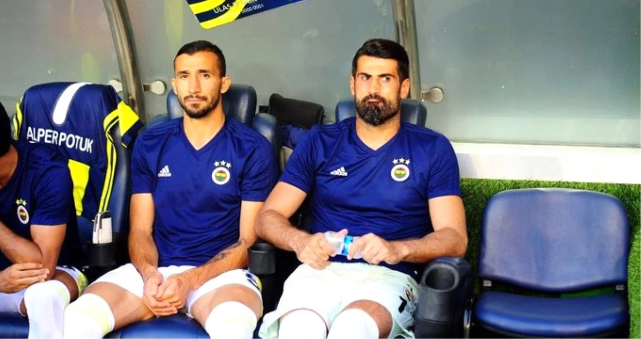 Fenerbahçeli Futbolcular, Yemek Salonundan Takım Şoförünü Çıkaran Comolli\'ye Cephe Aldı