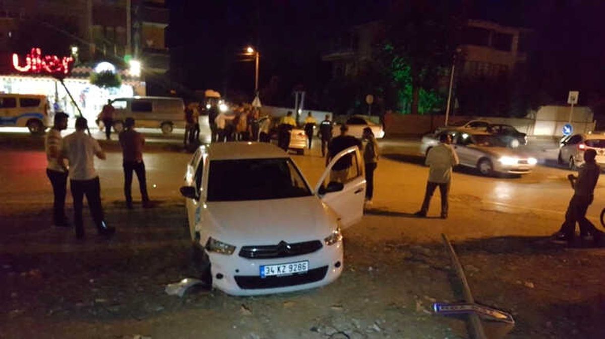 İki Otomobil Çarpıştı: 2 Yaralı
