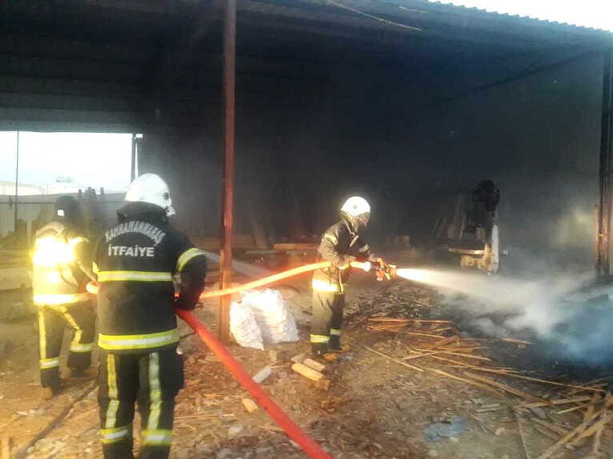 Kahramanmaraş\'ta Kereste Fabrikasında Yangın