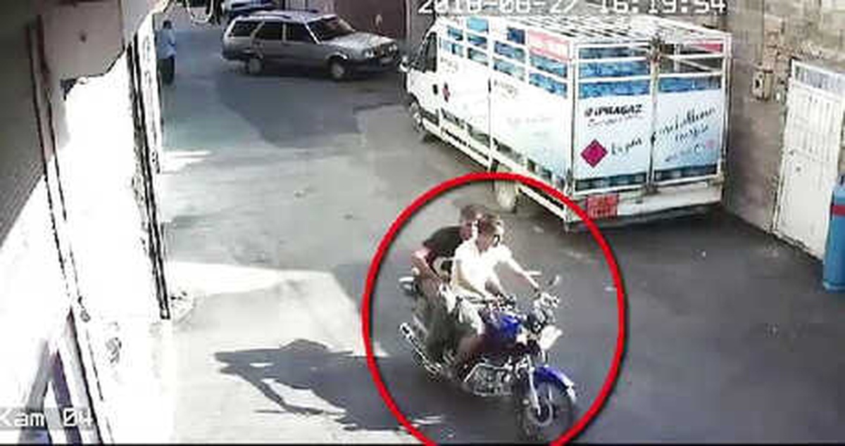 Motosikletli Kapkaç Şüphelileri Tutuklandı