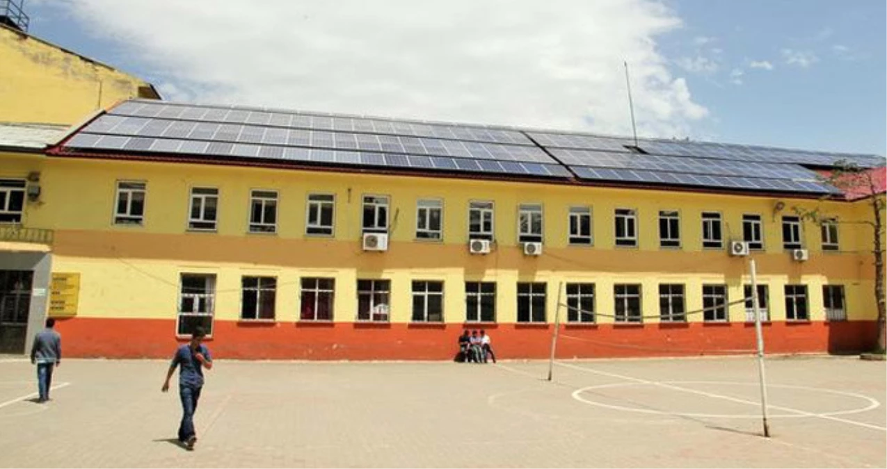 Muş\'ta Güneş Panelleri Sayesinde Elektrik Üreten Okul, 4 Yılda 240 Bin Lira Kazandı