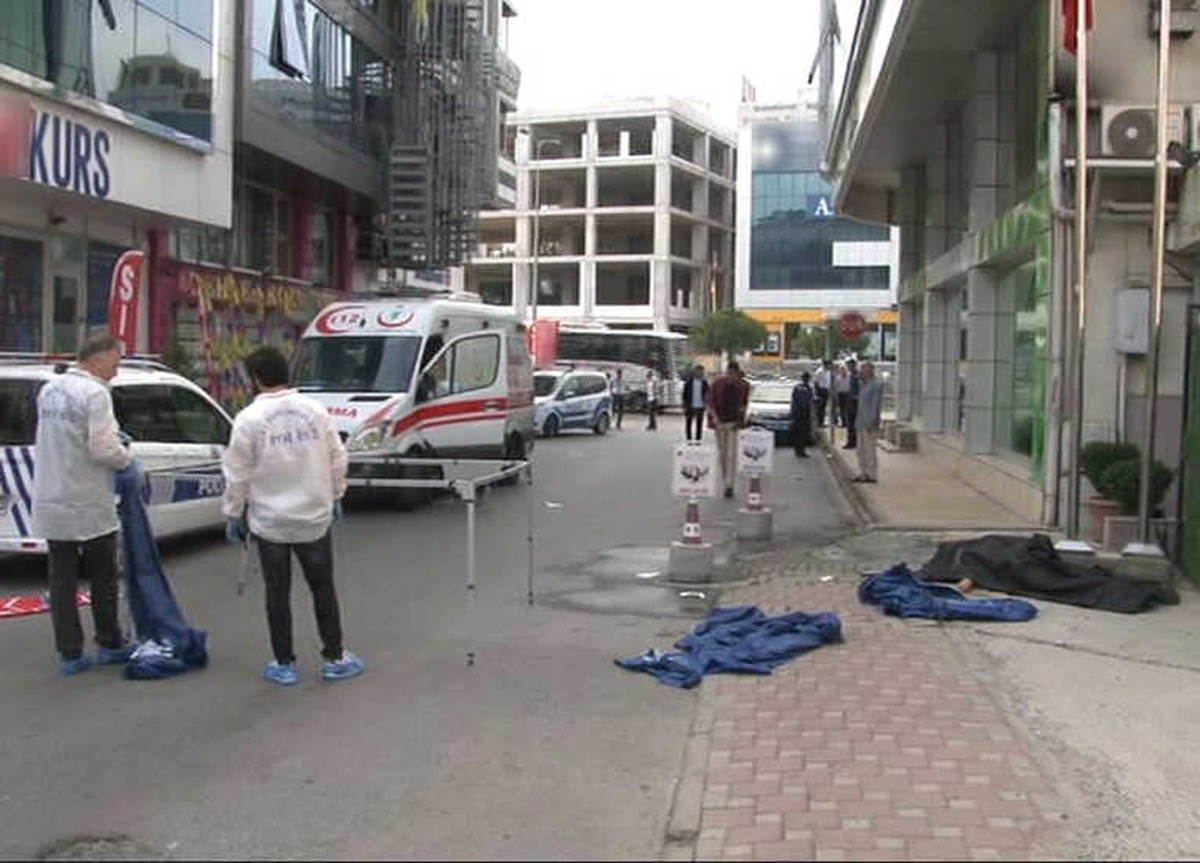 Polis ve Astsubay Sokak Ortasında Çatıştı: 1 Ölü, 2 Yaralı