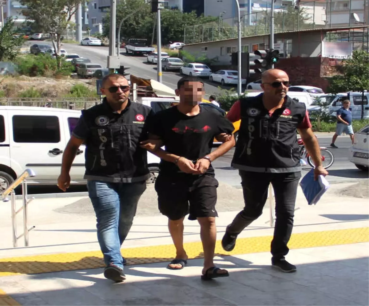 Polisi Görünce Uyuşturucu Hapla Dolu Poşeti Yuttu