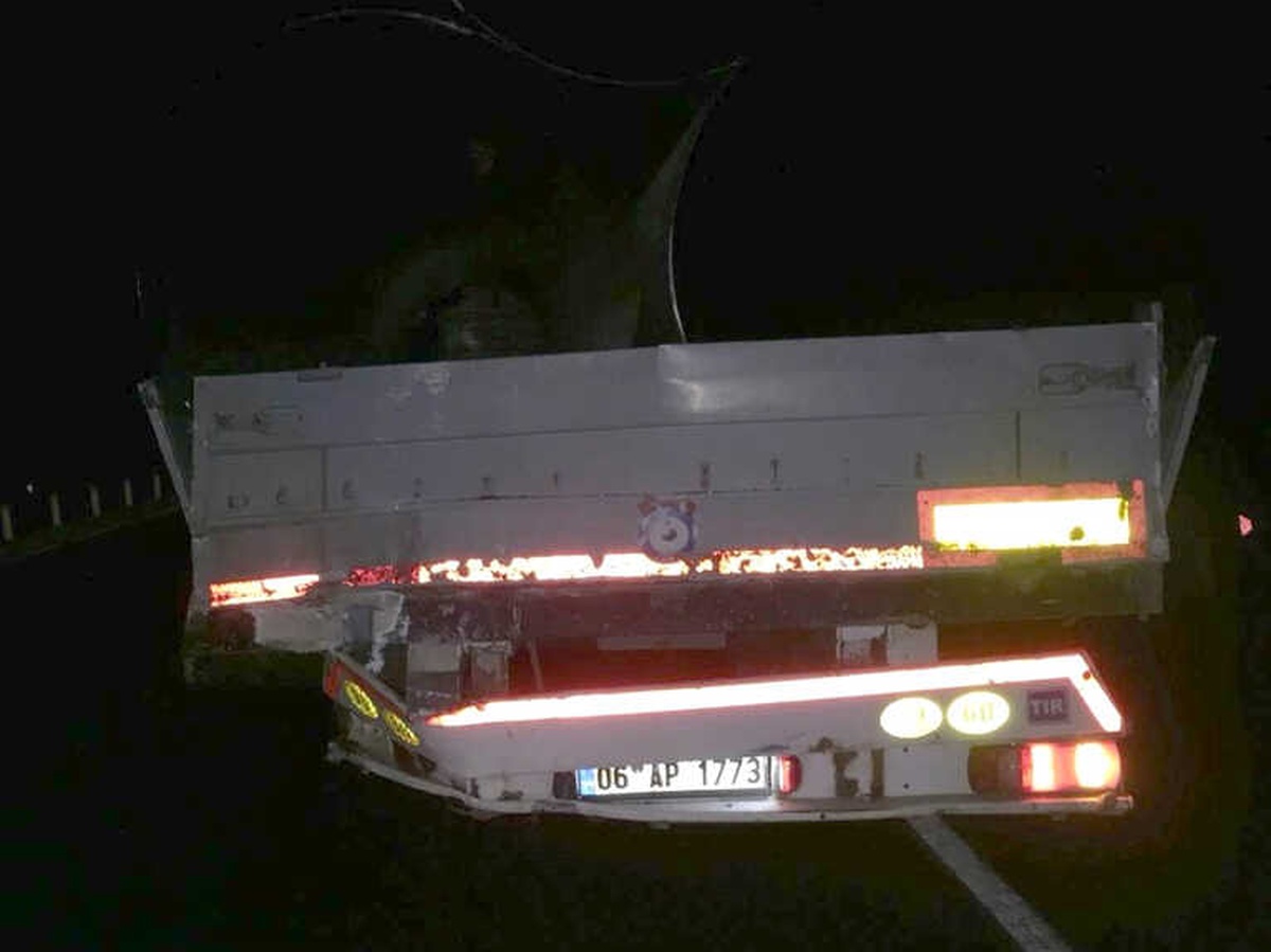 Samsun\'da Yolcu Otobüsü Tıra Çarptı: 11 Yaralı