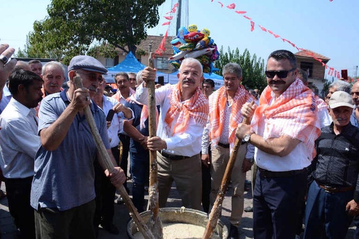 Torbalı\'da Keşkek Festivali İzdihamı