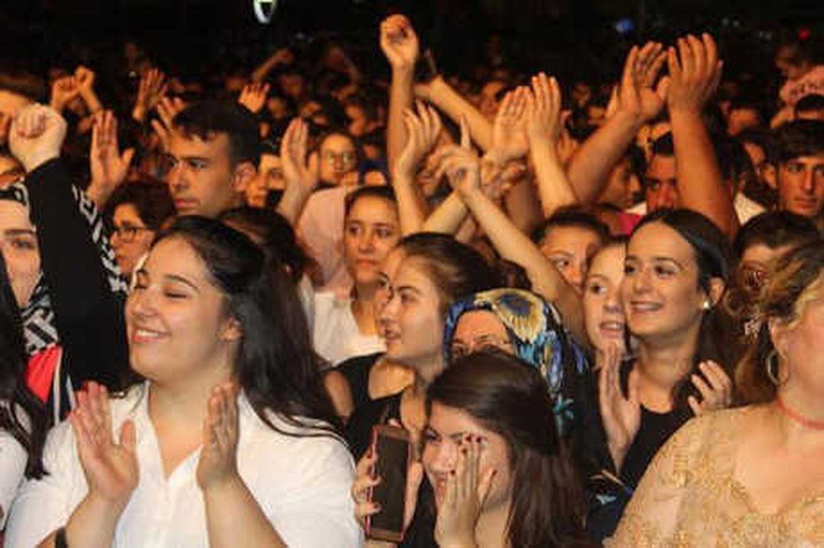 Alaşehir\'de Demet Akalın Rüzgarı