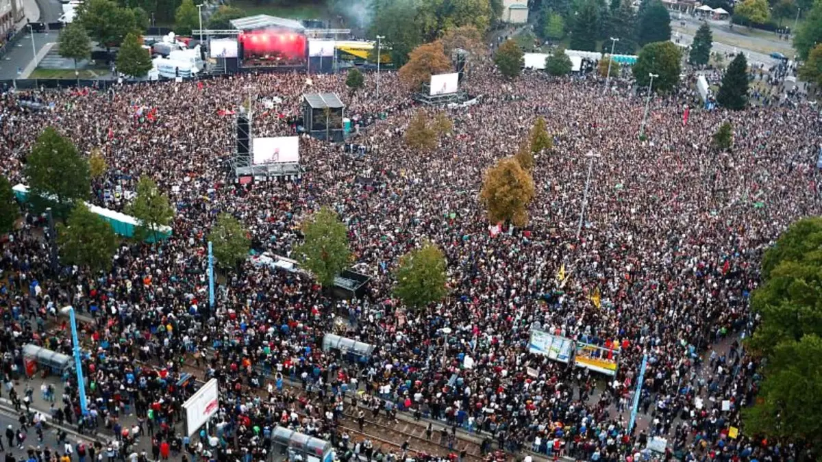 Almanya\'da 50 Bin Kişi Irkçılığa \'Hayır\' Konserine Katıldı