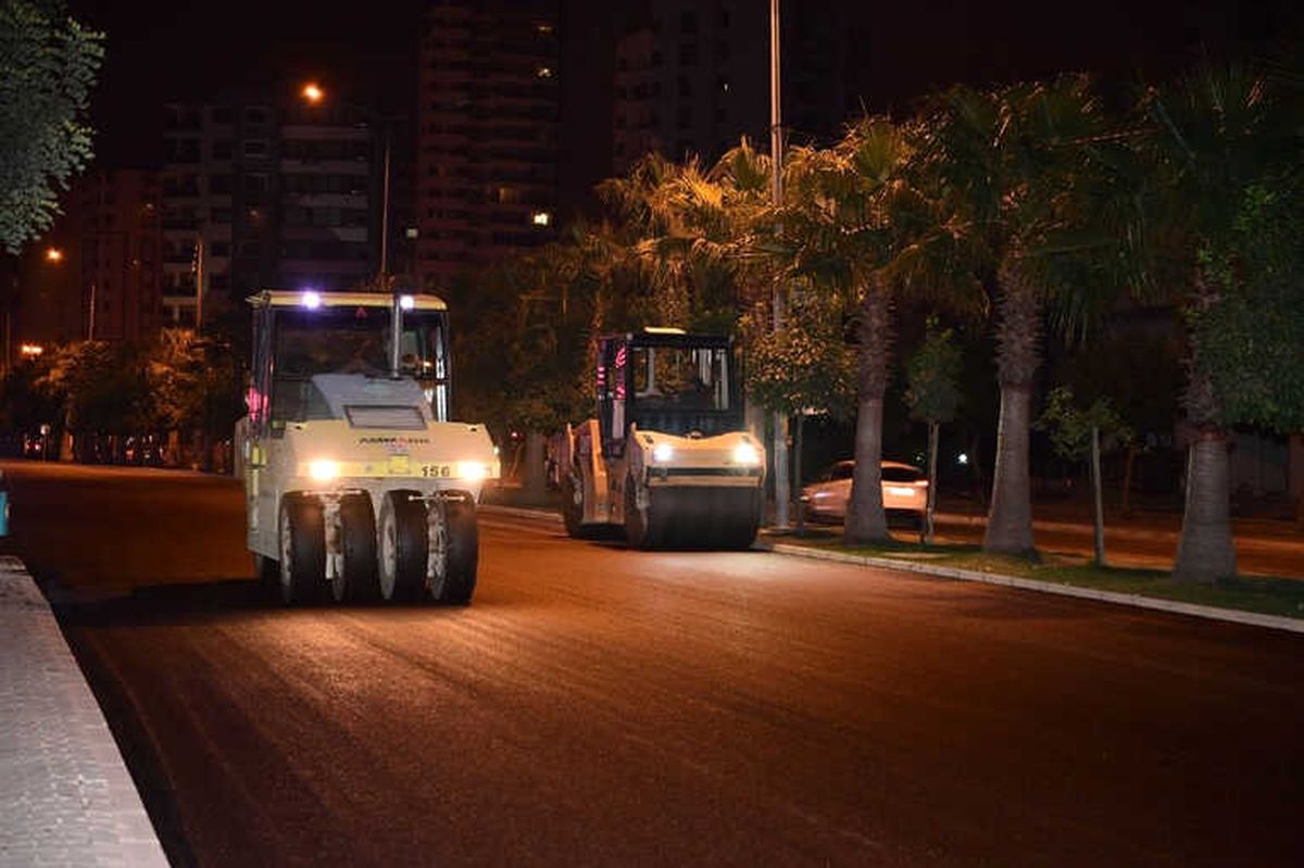 Büyükşehir\'den Gece-gündüz Asfalt Mesaisi