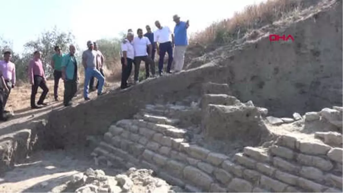 Çanakkale Maydos Kilisetepe Höyüğü\'nde 4 Bin Yıllık Savunma Duvarı Kalıntıları