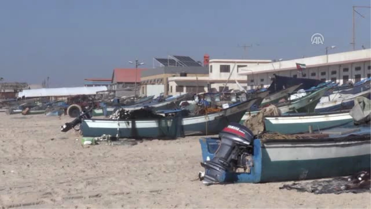 Gazzeli Balıkçının Pet Şişelerden Yaptığı Yeni "Ekmek Teknesi" - Gazze
