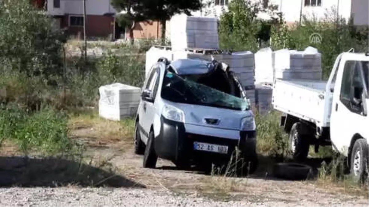 Hafif Ticari Araç Takla Attı: 1 Ölü, 5 Yaralı