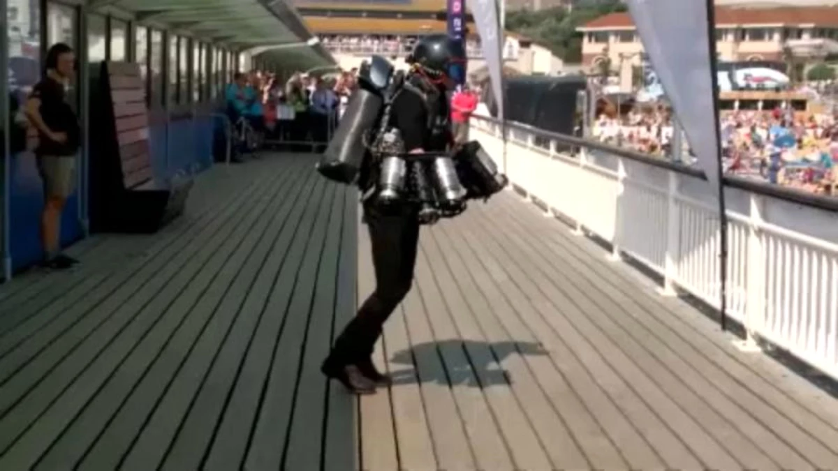 İngiltere\'de Jetpack (Sırt Roketi) Rekoru Kırdılar