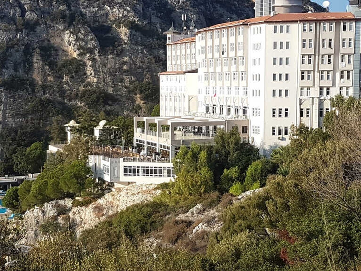 Kuşadası\'nda 5 Yıldızlı Otele İcra Şoku