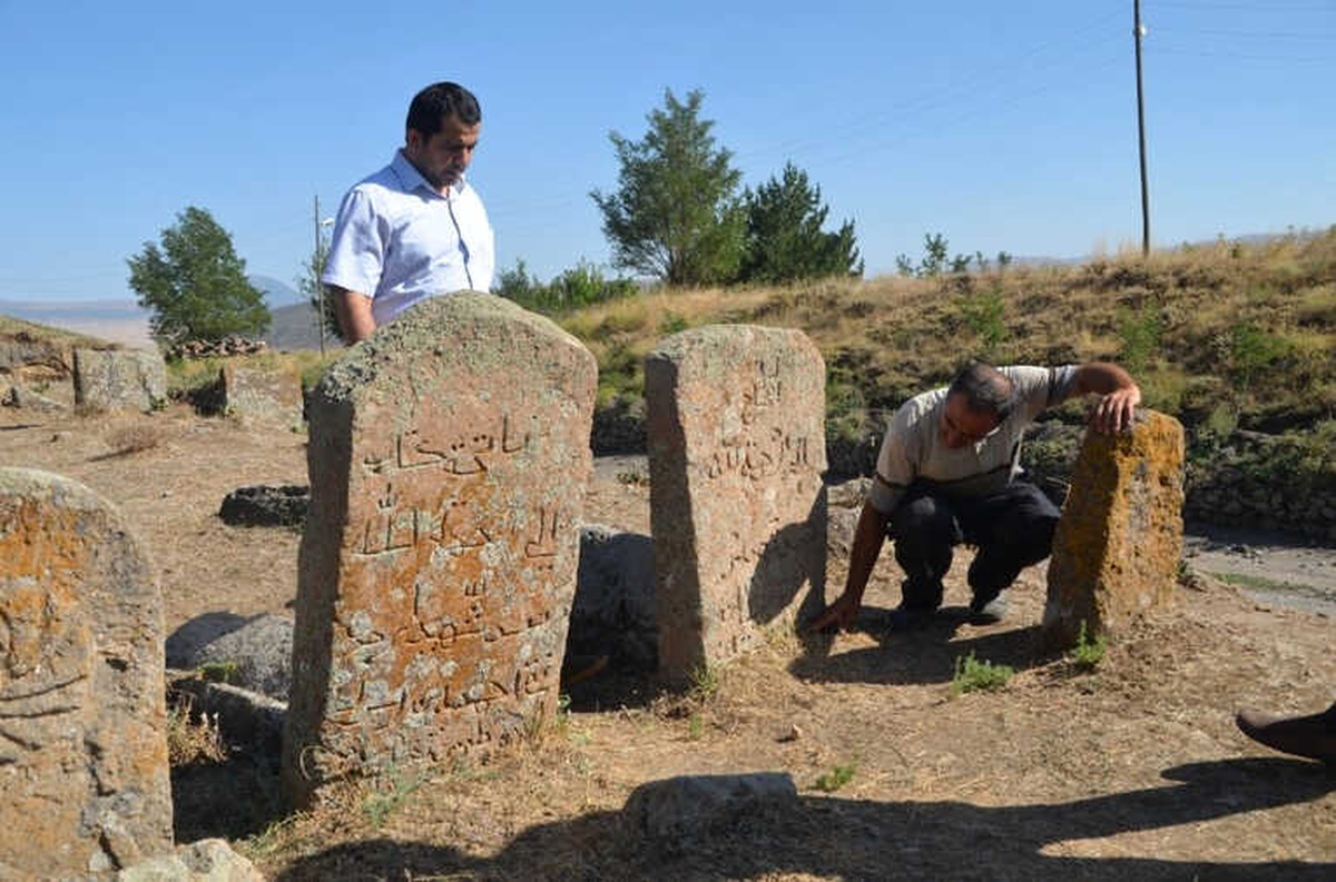 Osmanlı Dönemine Ait Mezar Taşları İncelendi
