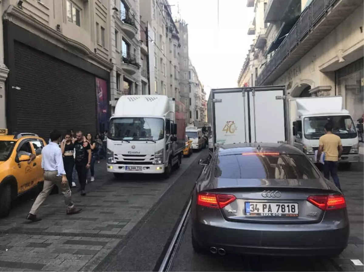 Burası E-5 Karayolu Değil İstiklal Caddesi