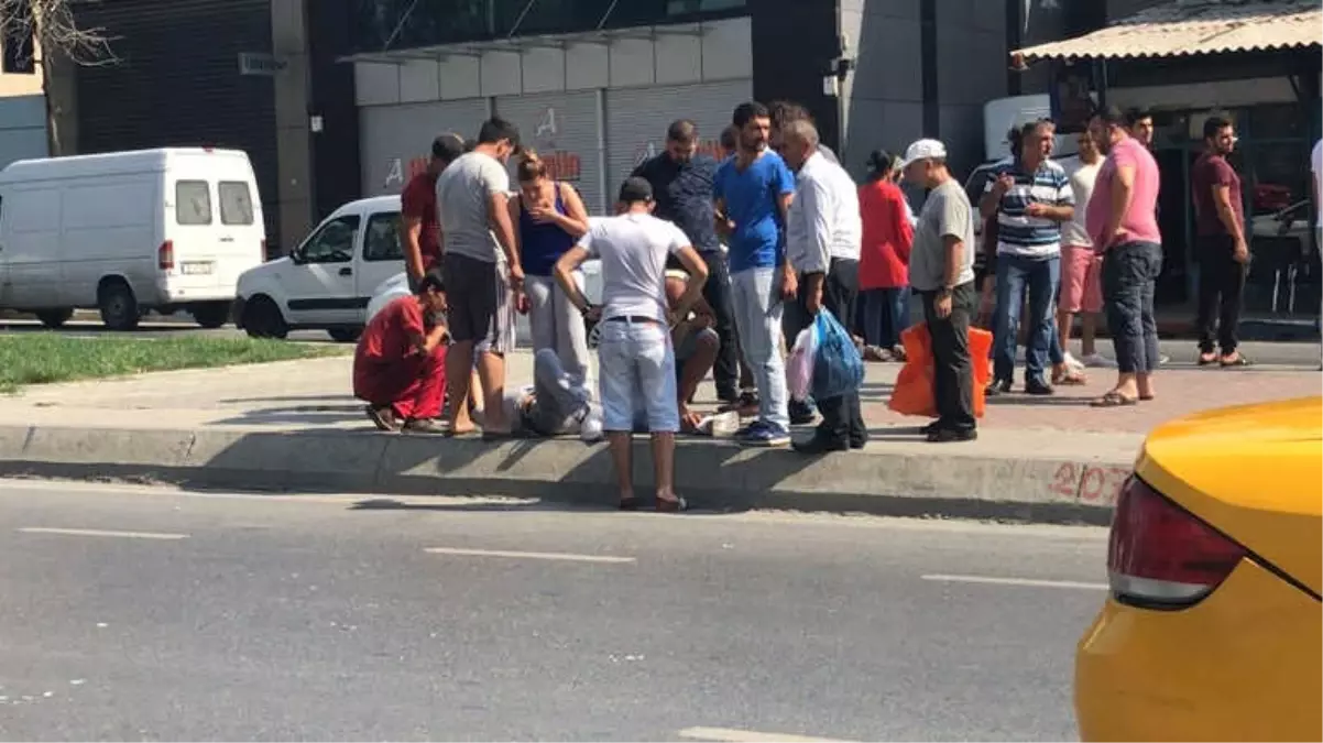 Motosikletli Şahsın Yayaya Çarpıp Seke Seke Olay Yerinden Kaçma Anları Kamerada