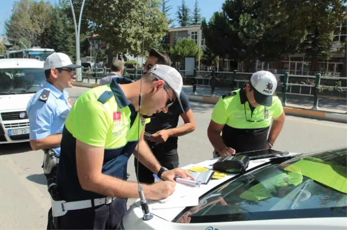 Şehir İçi Trafikte Emniyet Kemeri Takmayanlara Ceza Yağdı