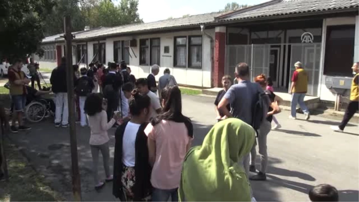 Sırbistan\'daki Sığınmacı Çocukların Okul Heyecanı
