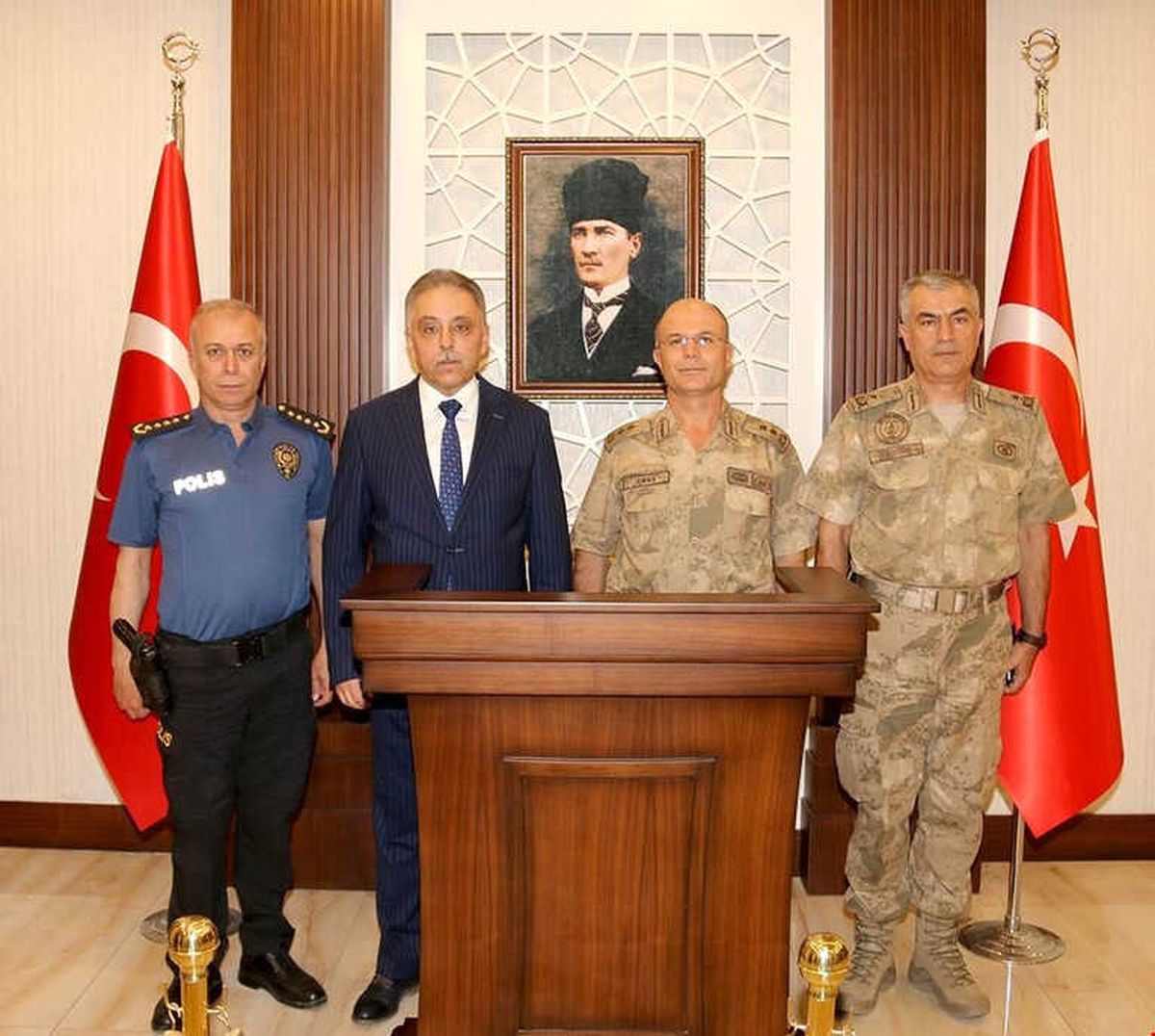 Tümgeneral İlbaş\'tan Vali Toprak\'a Ziyaret
