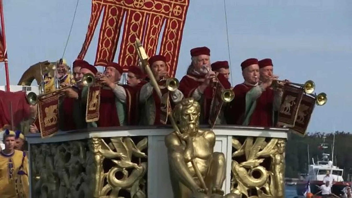 Venedik\'in 13. Yüzyıldan Beri Yapılan Tarihi Regata Storica Yarışları