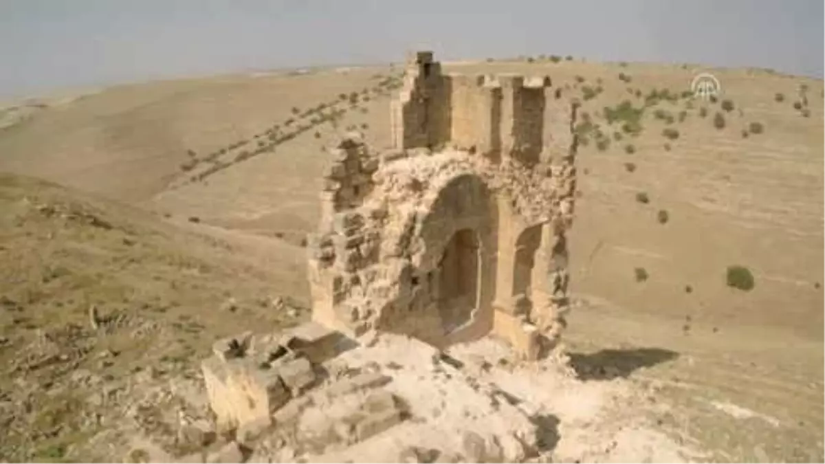 Zerzevan Kalesi\'nde Bin 700 Yıllık Kaya Mezarlığı Bulundu