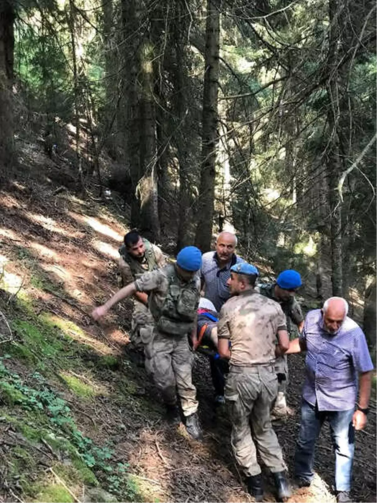 200 Metrelik Uçuruma Düşen Yaşlı Adam Kurtarıldı