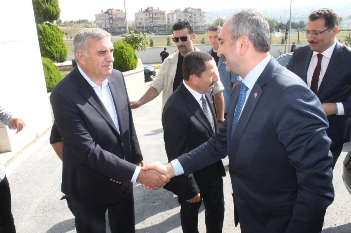 Adalet Bakanı Gül\'den Valiliğe Ziyaret