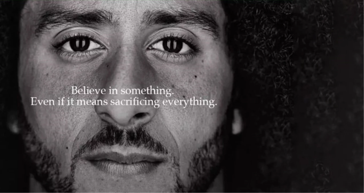 Amerikan Milli Marşını Okumayan Colin Kaepernick, Nike\'ın Reklam Yüzü Olunca Şirketin Piyasa Değeri 3 Milyar Dolar Eridi