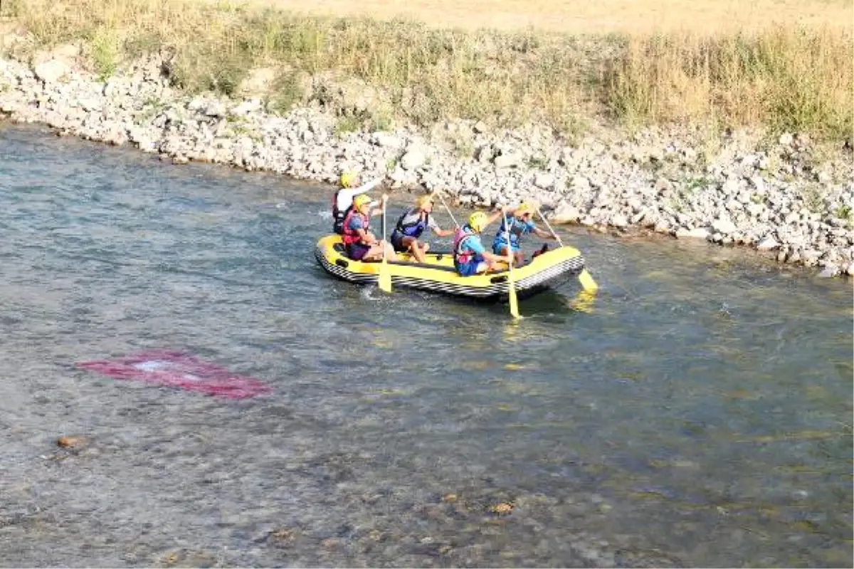 Çatak\'ta Türkiye Rafting Şampiyonası Heyecanı