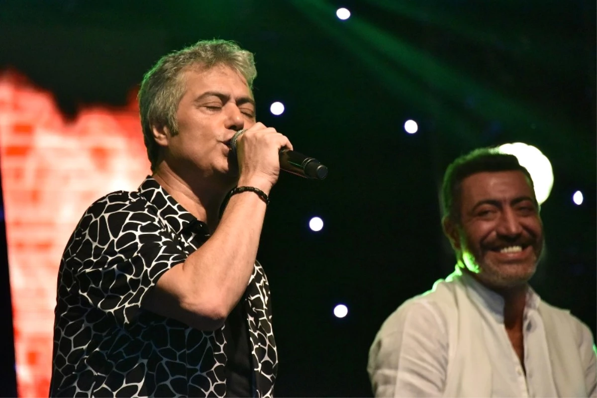 Cengiz Kurtoğlu ve Hakan Altun\'dan Kurtuluş Konseri