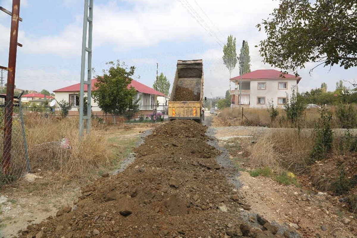 Erdemli\'de Yol ve Asfaltlama Çalışmaları Sürüyor