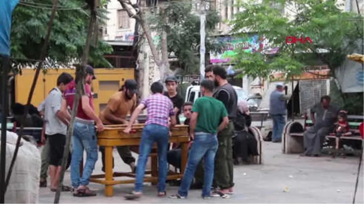 Gaziantep Havadan ve Karadan Vurulan İdlib\'de Tedirgin Bekleyiş