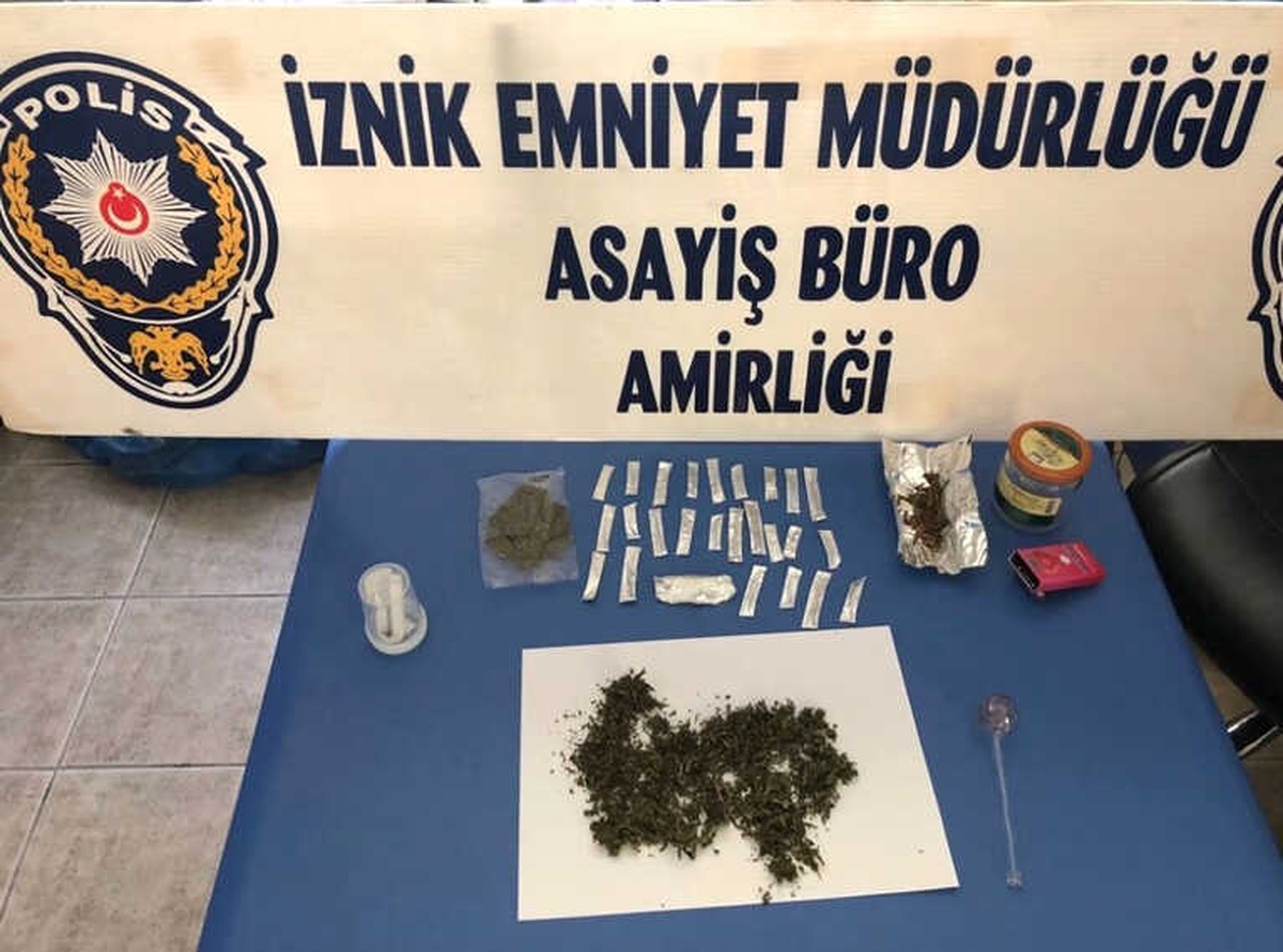 İznik\'te Uyuşturucu Operasyonu: 8 Gözaltı