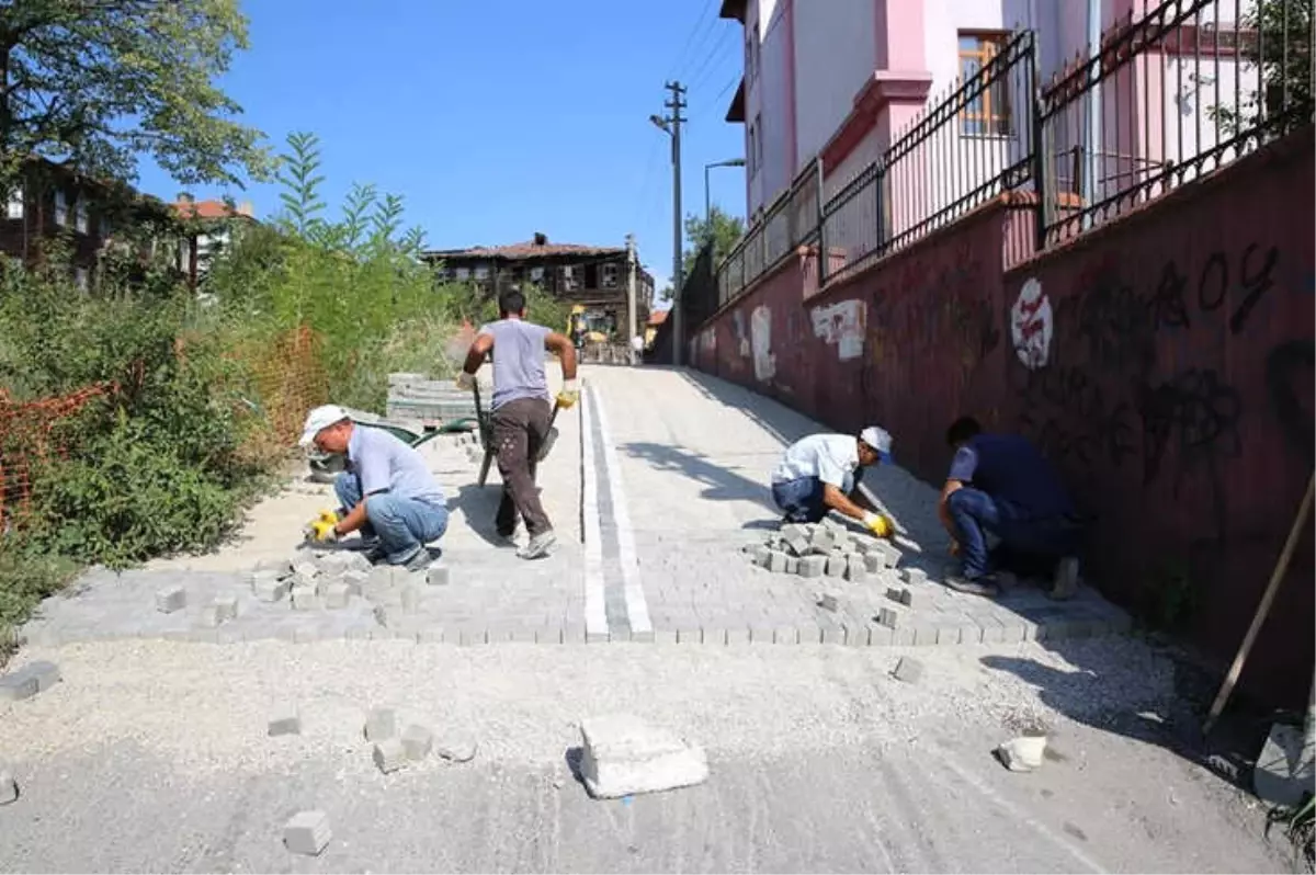 Kırtepe Mahallesinde Parke Taş Çalışmaları Başladı