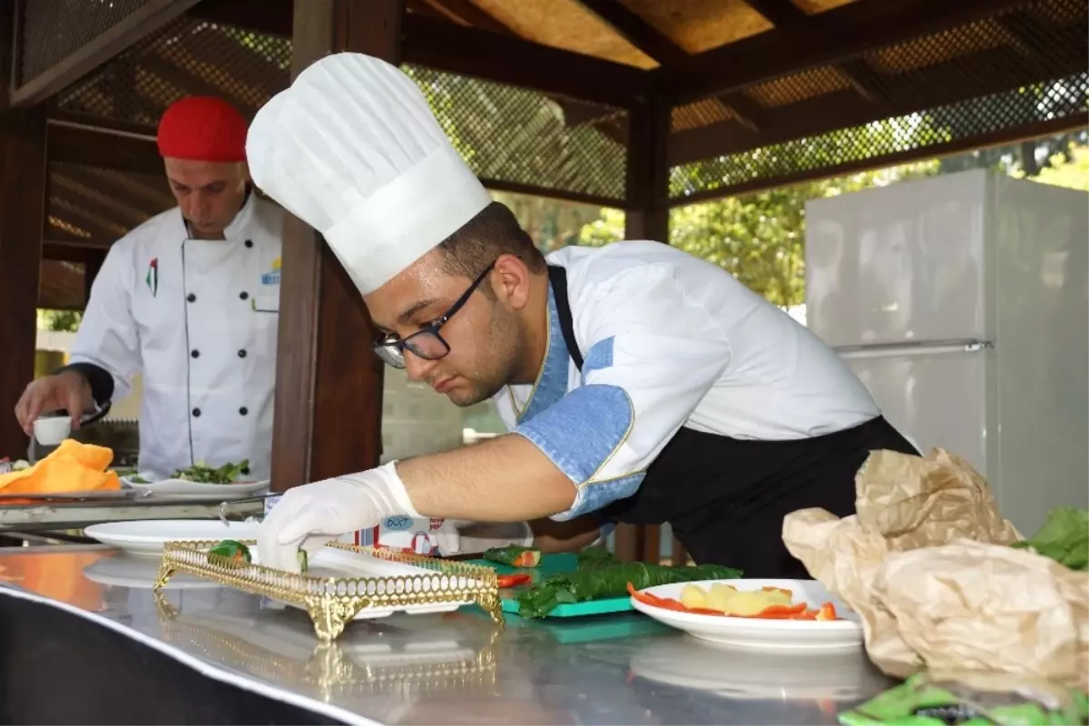 Pasta ve Yemek Yapmak İçin Aydın\'da Kampa Girdiler