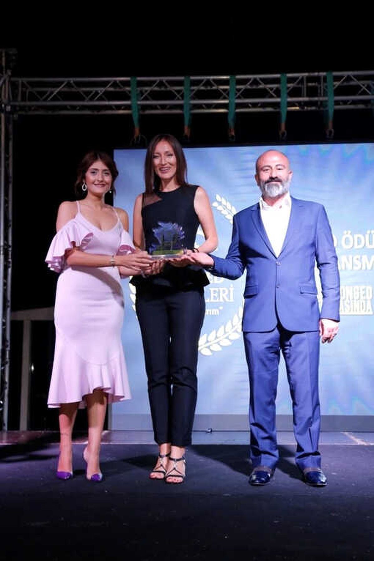 Prof. Dr. Burcu Demirel\'e Yılın Kadını Ödülü