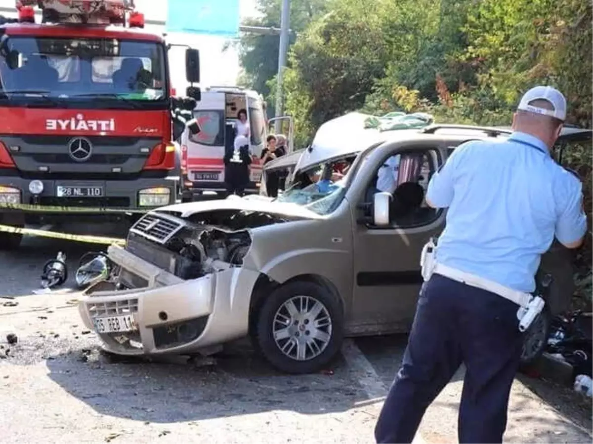 Türkiye-Rusya Milli Maçını İzlemek İçin İzmir\'den Yola Çıkan 4 Arkadaş Giresun\'da Kaza Yaptı: 1...