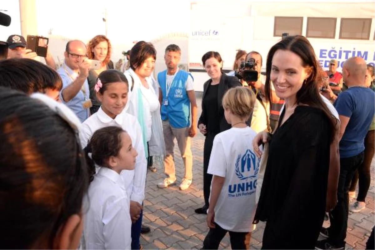 Angelina Jolie\'nin Ziyaret Ettiği Mülteci Kampı Kapatıldı
